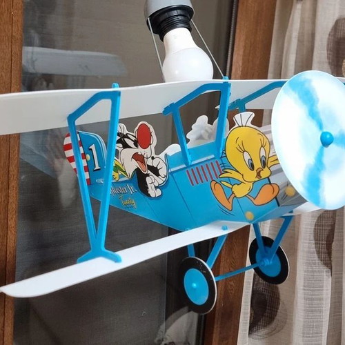 Looney Tunes children's lamp like new with cartoon characters