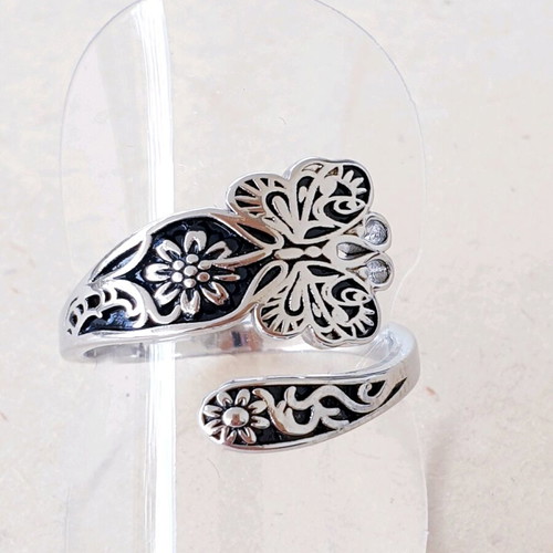 Silver 925 ring carved with butterfly design, like new, adjustable