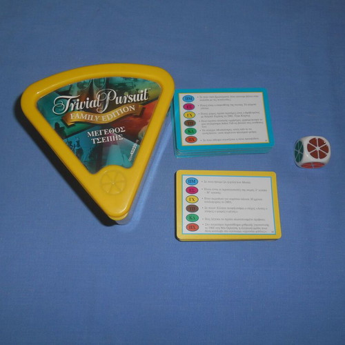 Trivial Pursuit Family Edition pocket size like new