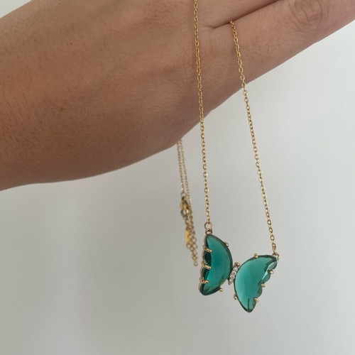 Pendant necklace like new with transparent zircon butterfly