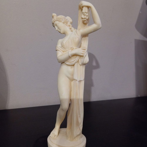 Kori handmade alabaster statue like new, 24 cm tall