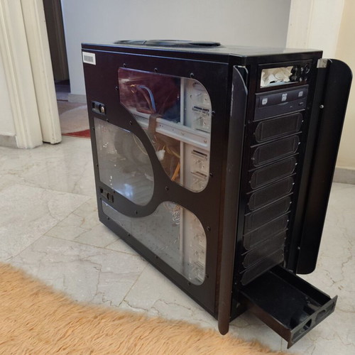 Thermaltake Gaming Tower computer case used, large capacity