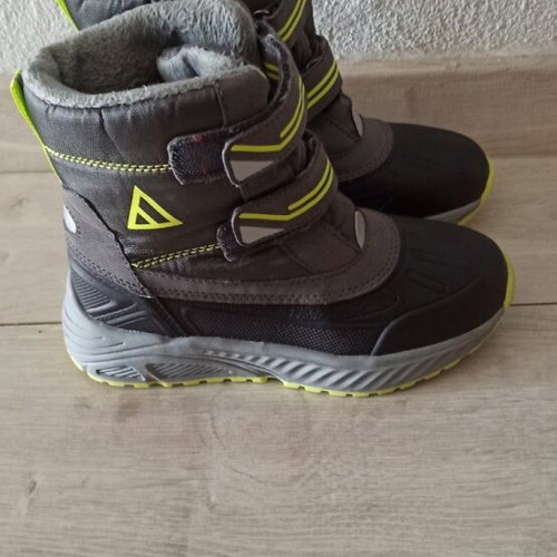 Boys' boots size 32.5 used, winter athletic, gray and yellow