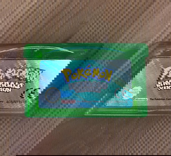 Pokémon Emerald - Gameboy Advance