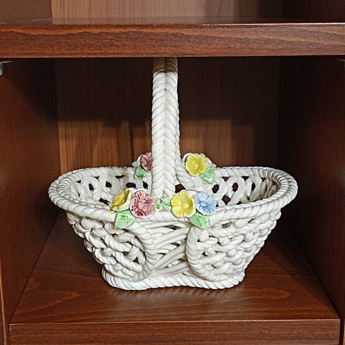 Ceramic decorative basket Capodimonte style like new