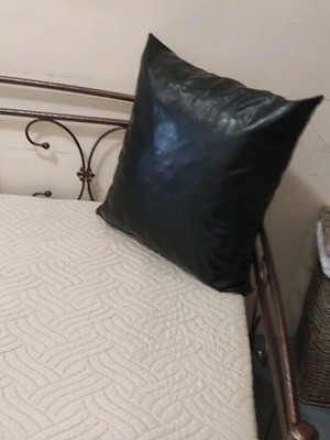 Leather pillow 60x60x18 cm, black, with zipper