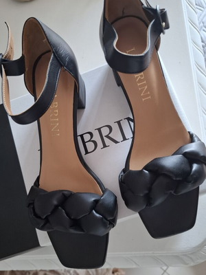 Labrini leather sandals size 39 like new, black