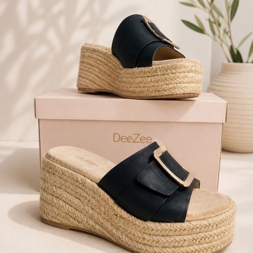 Espadrilles platform sandals Alta Moda like new, black with gold buckle