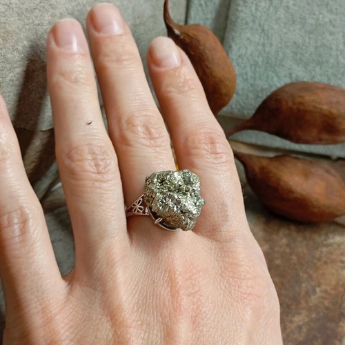 Women's ring with euhedral pyrite new, silver color