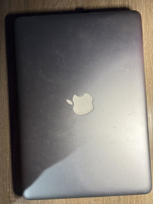 MacBook Pro 13 laptop 2017, with case and charger