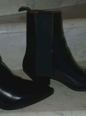 Μποτάκια H&M σαν καινούργια, μέγεθος 39, μαύρα