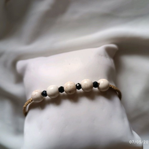 Handmade macrame bracelet new with white howlite beads
