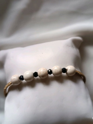 Handmade macrame bracelet new with white howlite beads