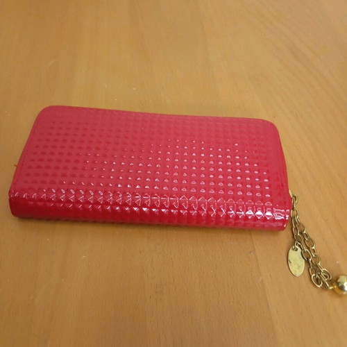 Wallet red new with textured varnished material