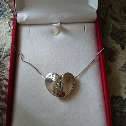 Silver heart-shaped pendant like new