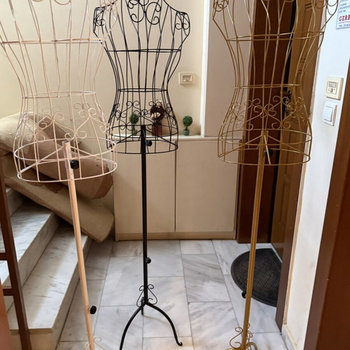 Metal dress form mannequin like new, display base