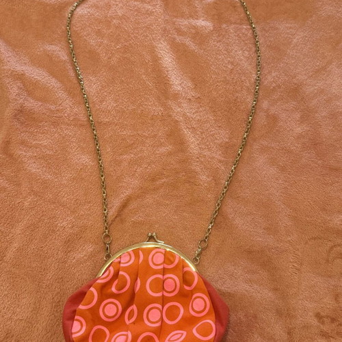 Shoulder crossbody bag like new with chain, red pink