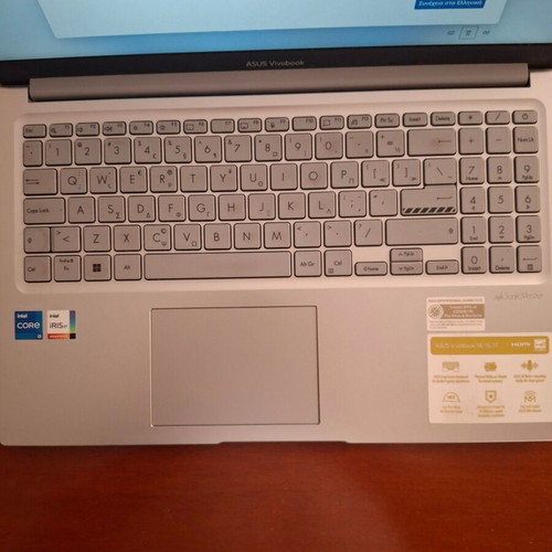 Asus Vivobook 15 X1504Z laptop like new with Intel i5, 16GB RAM and 1TB SSD