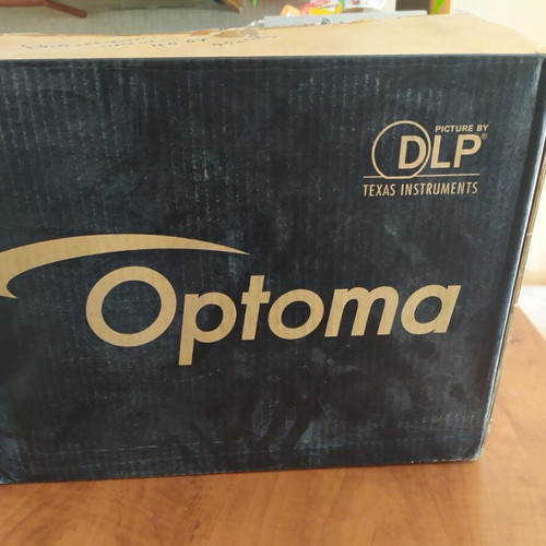 Optoma Hd67 like new in original box