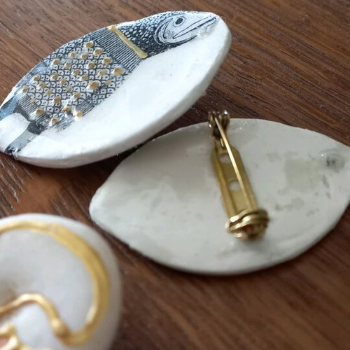 Handmade pins new, pack of 3, black and gold