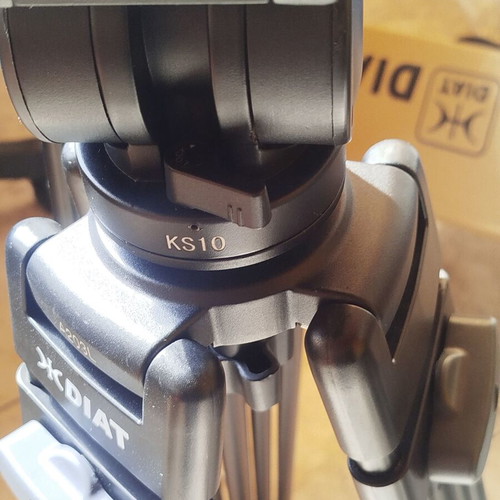 Diat A203L-KS10 professional tripod with hydraulic head like new