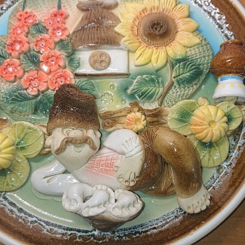 Decorative embossed plate like new, 26 cm diameter