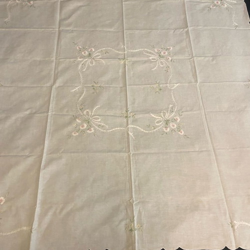 Handmade tablecloth with 6 napkins new