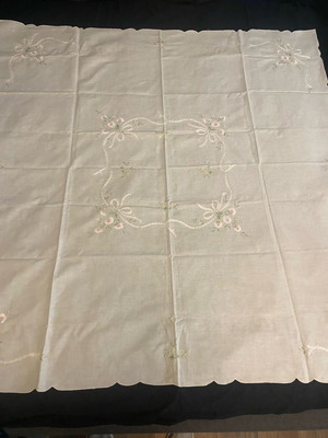 Handmade tablecloth with 6 napkins new