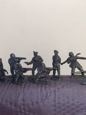 Vintage Plastic World War II Soldiers Collection used, set of 9
