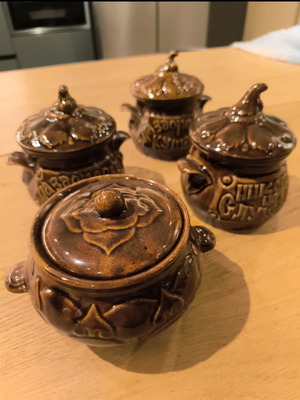 Authentic Russian heat-resistant pots like new, pack of 8