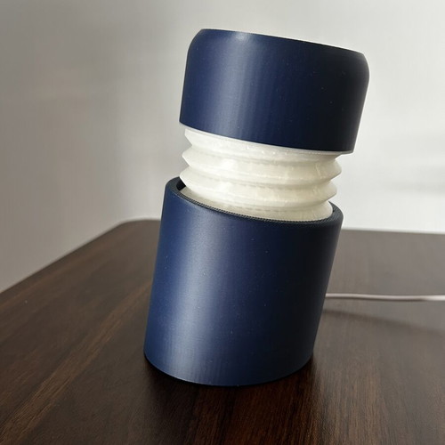 Table lamp with LED lighting like new, USB powered, adjustable light