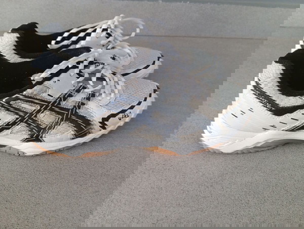 Αθλητικά παπούτσια Asics gel, με λευκό πάτο (για παρκέ)