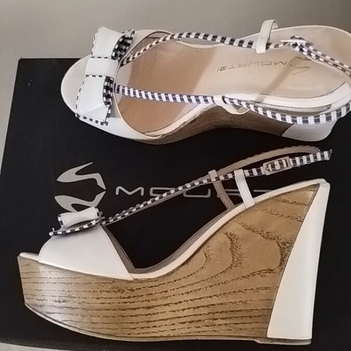 Mourtzi platform sandals size 38 like new, white
