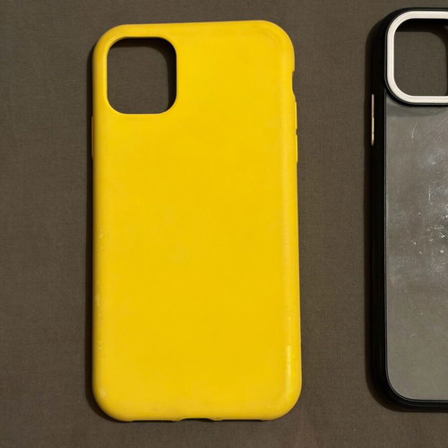 Set of 3 iPhone 11 cases like new, transparent, yellow and red with strap