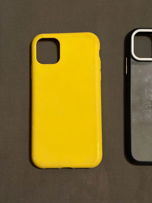 Set of 3 iPhone 11 cases like new, transparent, yellow and red with strap