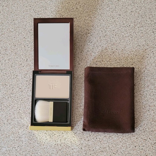 Tom Ford Illuminating Powder like new, shade 01 Translucent