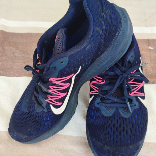 Nike Air Zoom Winflo 5 running shoes size 40 used, blue and pink