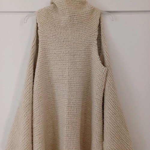 Sleeveless coat used one size, white