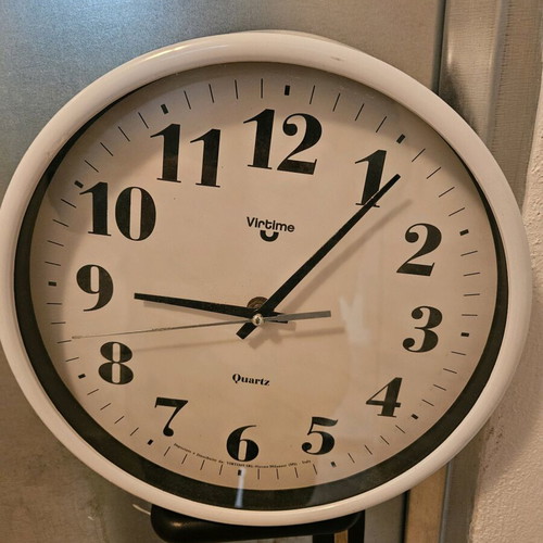 Virtime quartz wall clock like new with silent mechanism