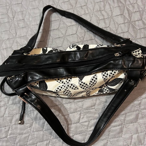 Women's shoulder bag cream-black with floral embroidery like new