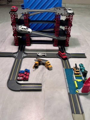 Vintage Matchbox Multi-Storey Garage with Cars and Petrol Station used