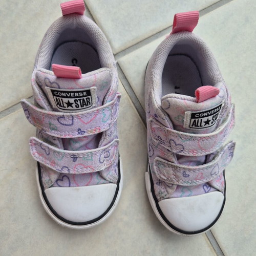 Converse All Star Rave Lilac Shoes with Hearts and Velcro Closure like new