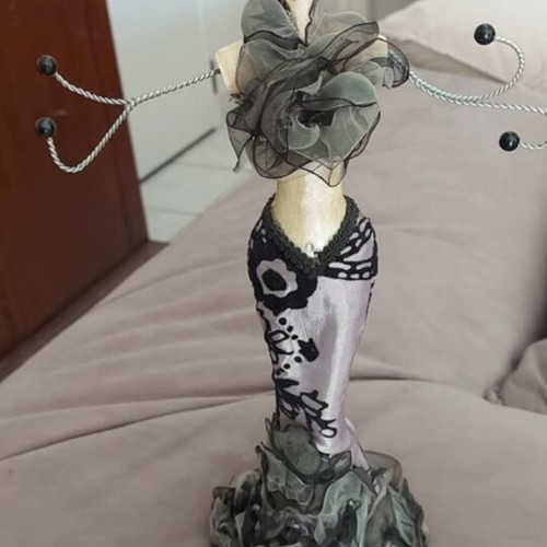 Jewelry stand like new