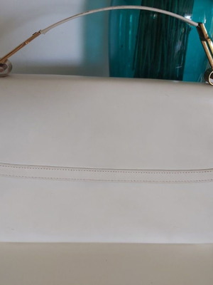 Women's leather vintage handbag used