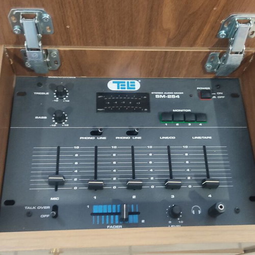 Tele SM-254 4-channel audio mixer like new with furniture