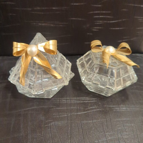 Decorative vases like new with gold bow and pearl