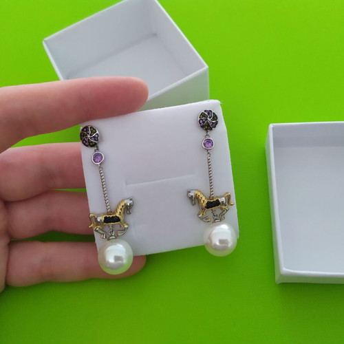 Carrousel earrings used with fake pearl