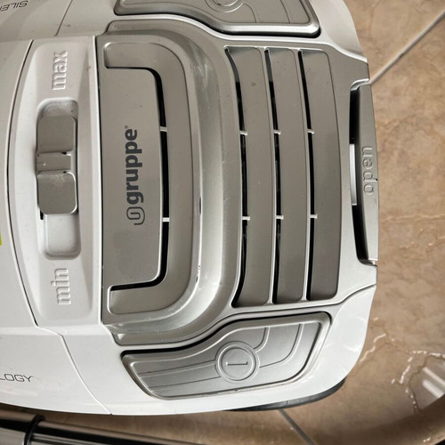 Ηλεκτρική σκούπα Gruppe Silent σαν καινούργιο, ισχύς 700 W, φίλτρο HEPA