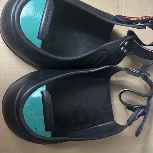 Tiger Grip Visitor Overshoes XL new with carrying case