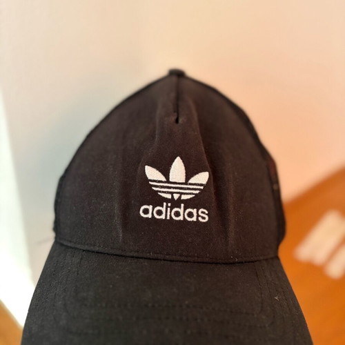 Adidas cap like new
